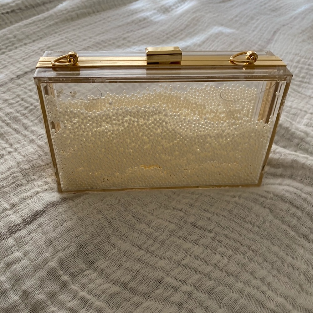 Floating pearl clear clutch. NWOT
